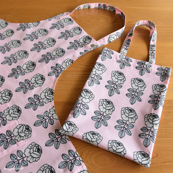 marimekko 】日本限定色スモーキーピンクでエプロンをハンドメイド
