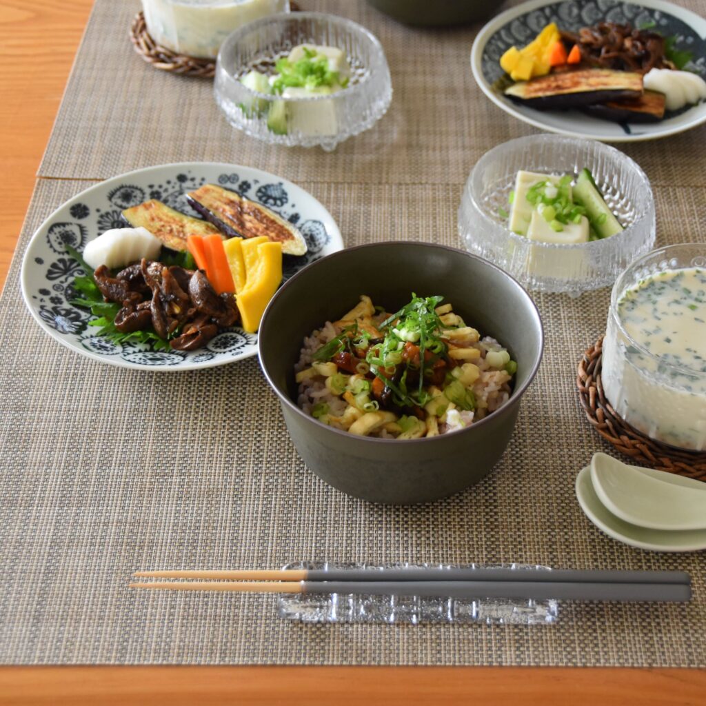 scope 】印判鳥獣五画 六寸皿の使い勝手と収納方法【直径約 18cm 高さ