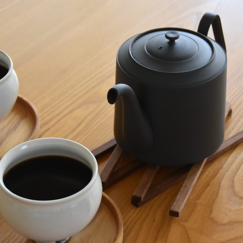 scope 】東屋 スコープ別注の大きなティーポットの使い勝手と収納