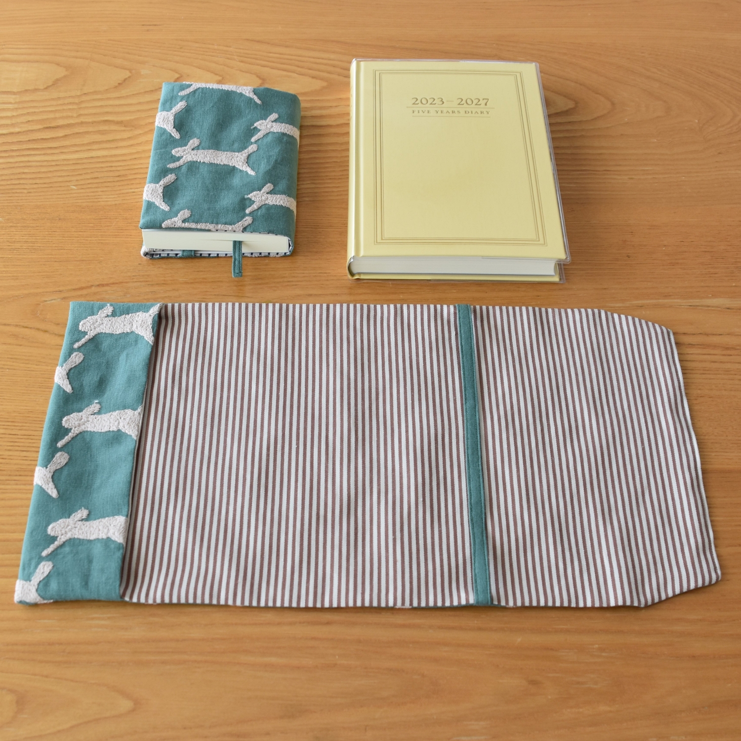ブックカバー】A5判 日記帳と文庫本のカバーをミナペルホネンの生地で