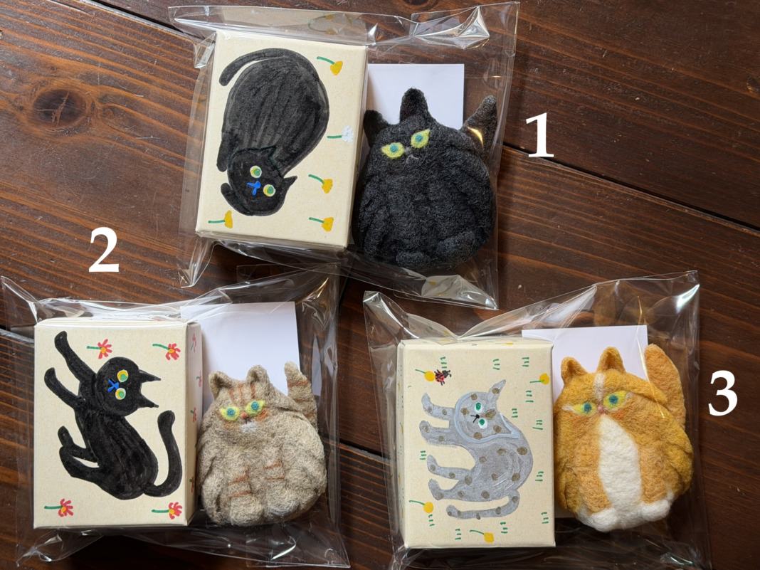 うりぼうやフェルト作品 長毛猫のブローチ | 猫本専門書店 書肆 吾輩堂