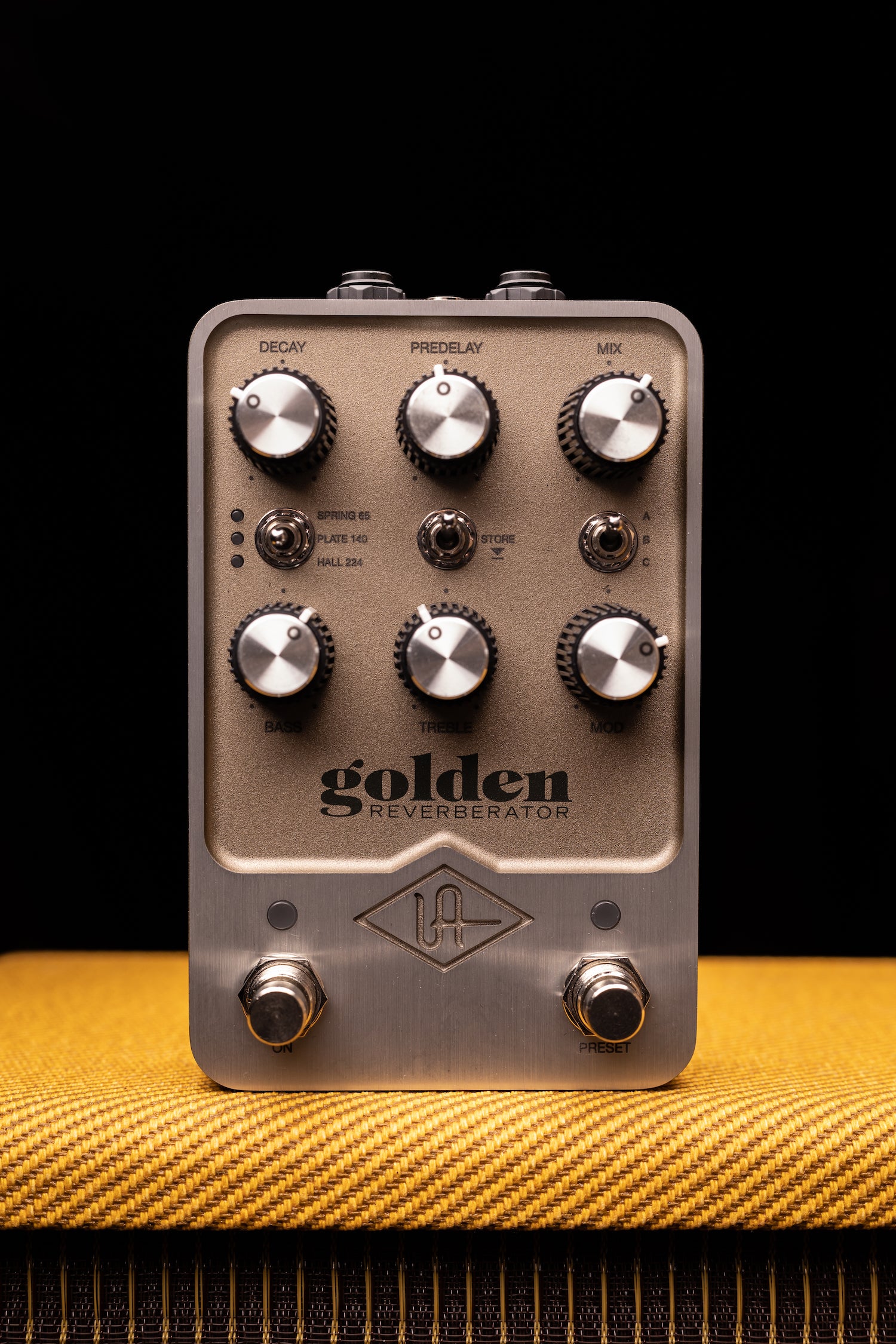 Universal Audio UAFX Golden Reverberator Pedal – Walt Grace Vintage