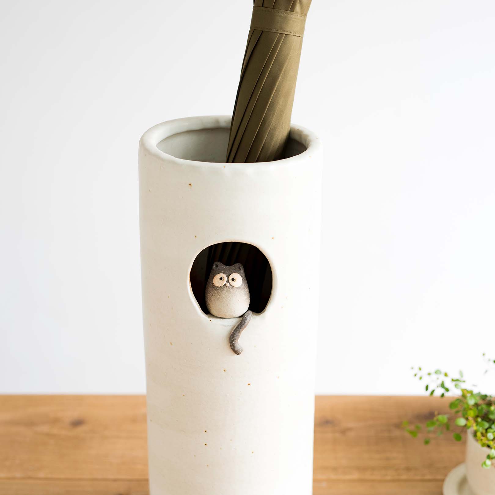 小窓黒ねこ傘立て | 明山 オンラインショップ