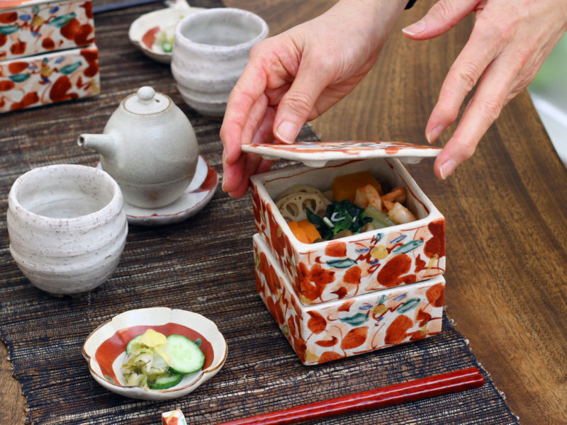 赤絵花舞蓋付き角小鉢 - 【おとなの和食器屋 さんすい通販本店】