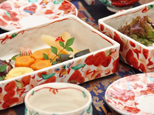 赤絵花舞重箱/陶器/長方形/2段 - 【おとなの和食器屋 さんすい通販本店】