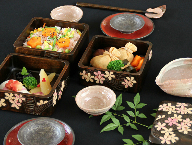 木製 草木彫 姫三段重箱「桜」川添日記 - 【おとなの和食器屋 さんすい