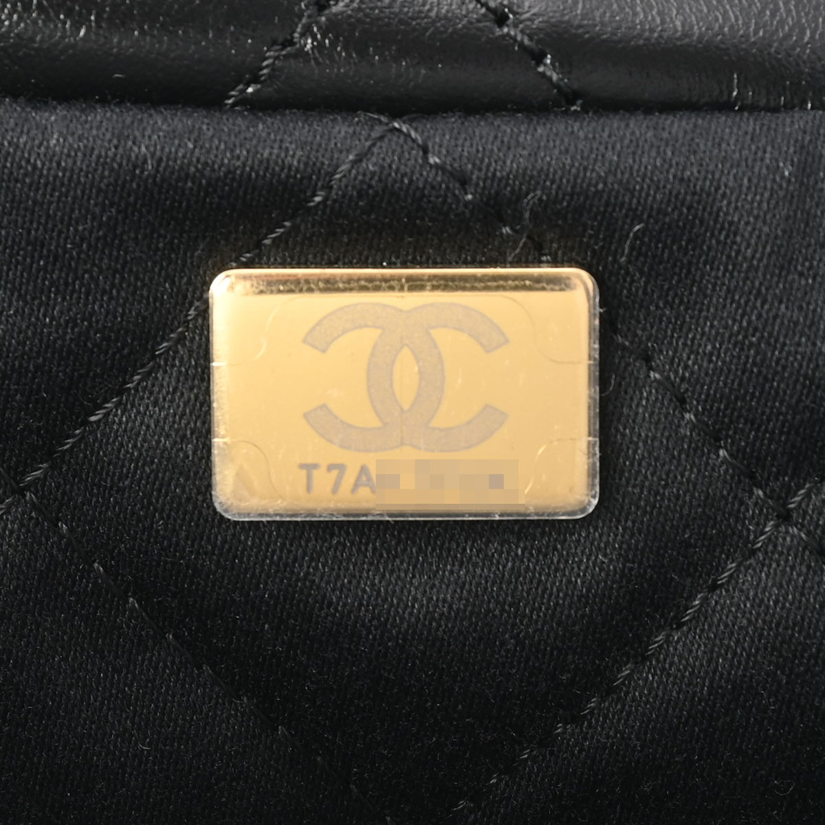 シャネル CHANEL 22 ブラック AS3261 シャイニーカーフスキン