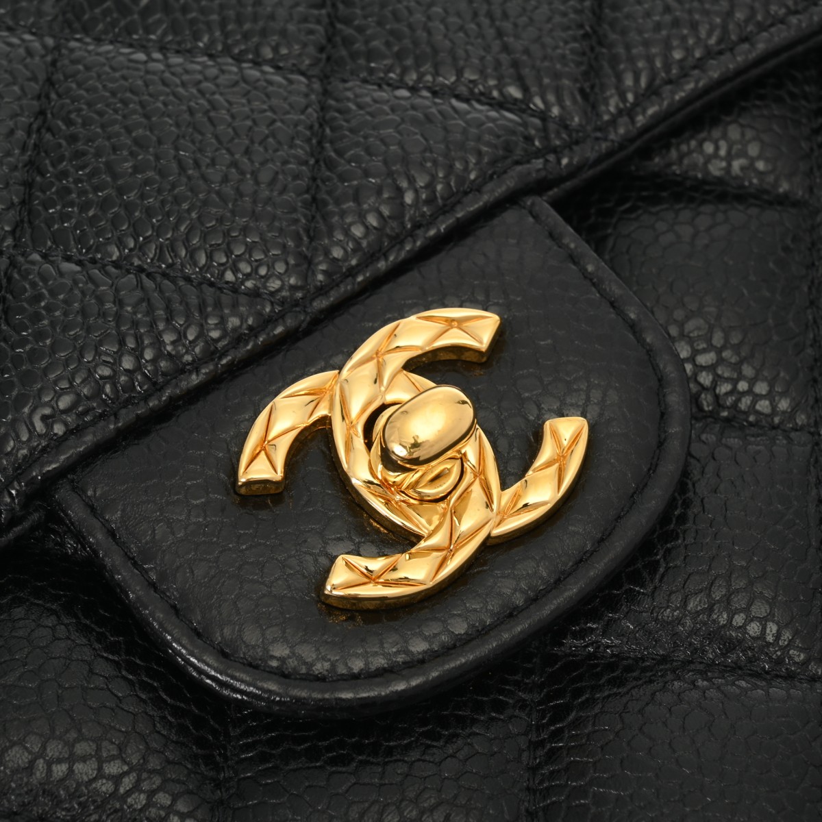 シャネル チェーンショルダー ブラック キャビアスキン レディース