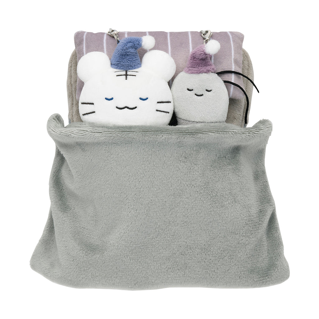 ホワイトタイガーとブラックタイガー ベッドと繋がる狸寝入りな