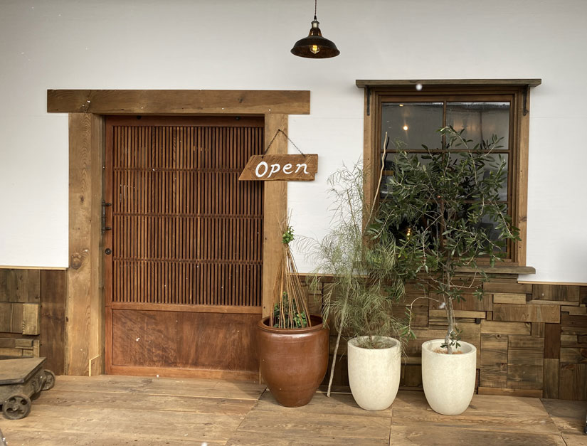 古民具古材の家具・雑貨＆カフェ「和人 wa-jin」がオープン！斬新で