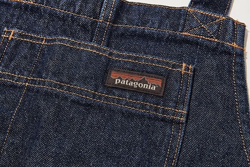 まさに野外料理のために生まれた、パタゴニア流タフ仕立てエプロン