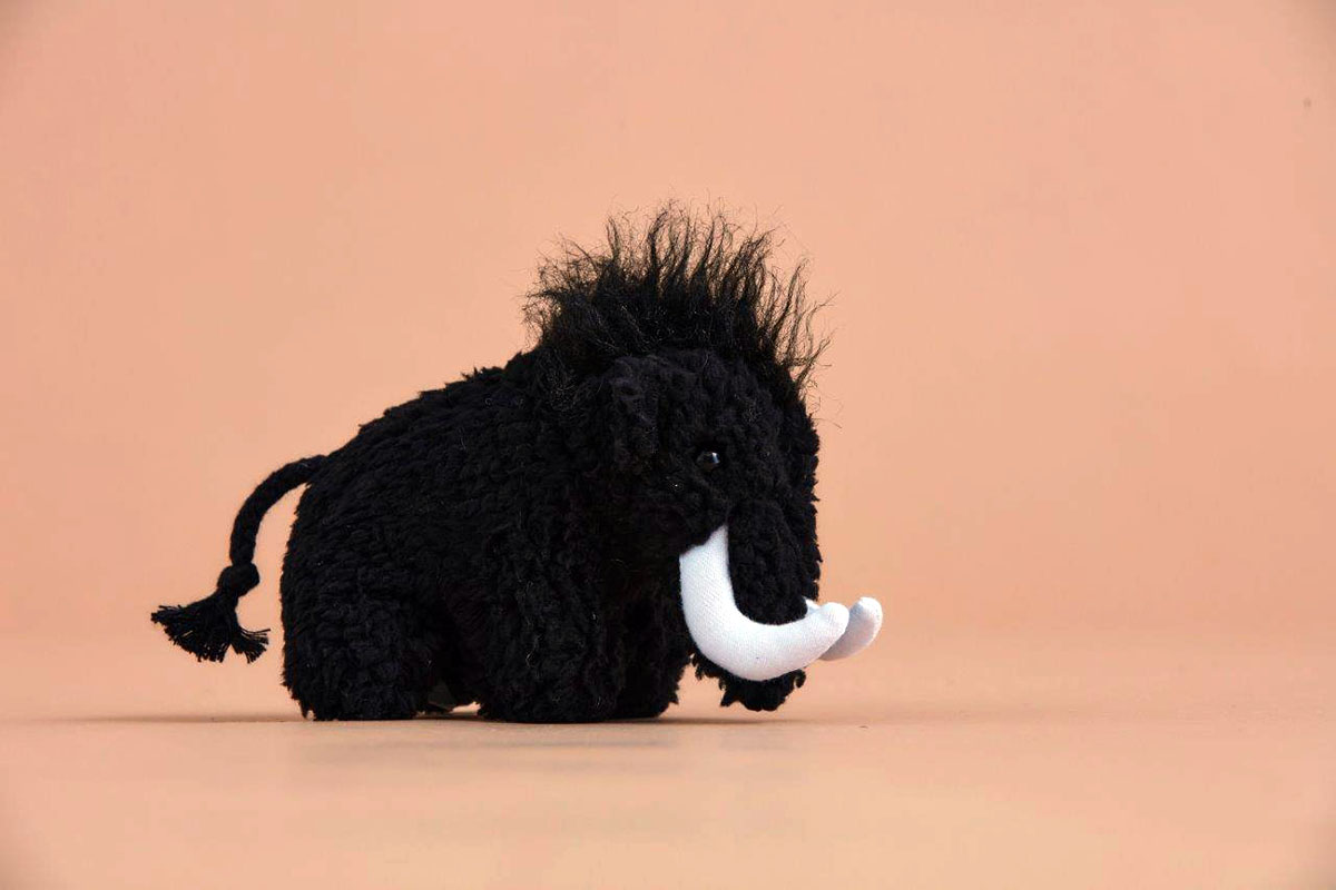 マムートの直営店が、期間限定で名古屋・栄にオープン。先着でマンモス