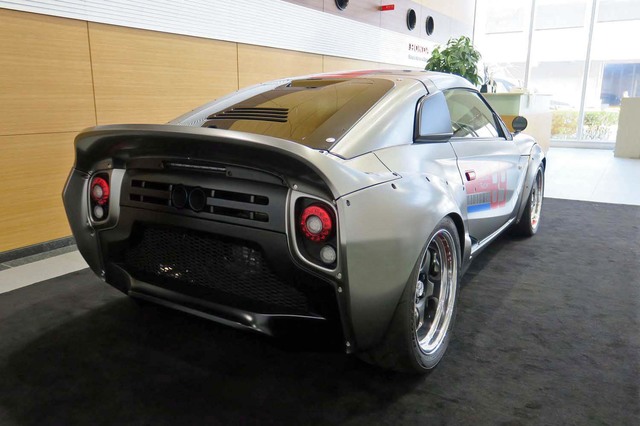 マニアックなラジコンカー「ミニッツ ネオクラシックレーサー」発売