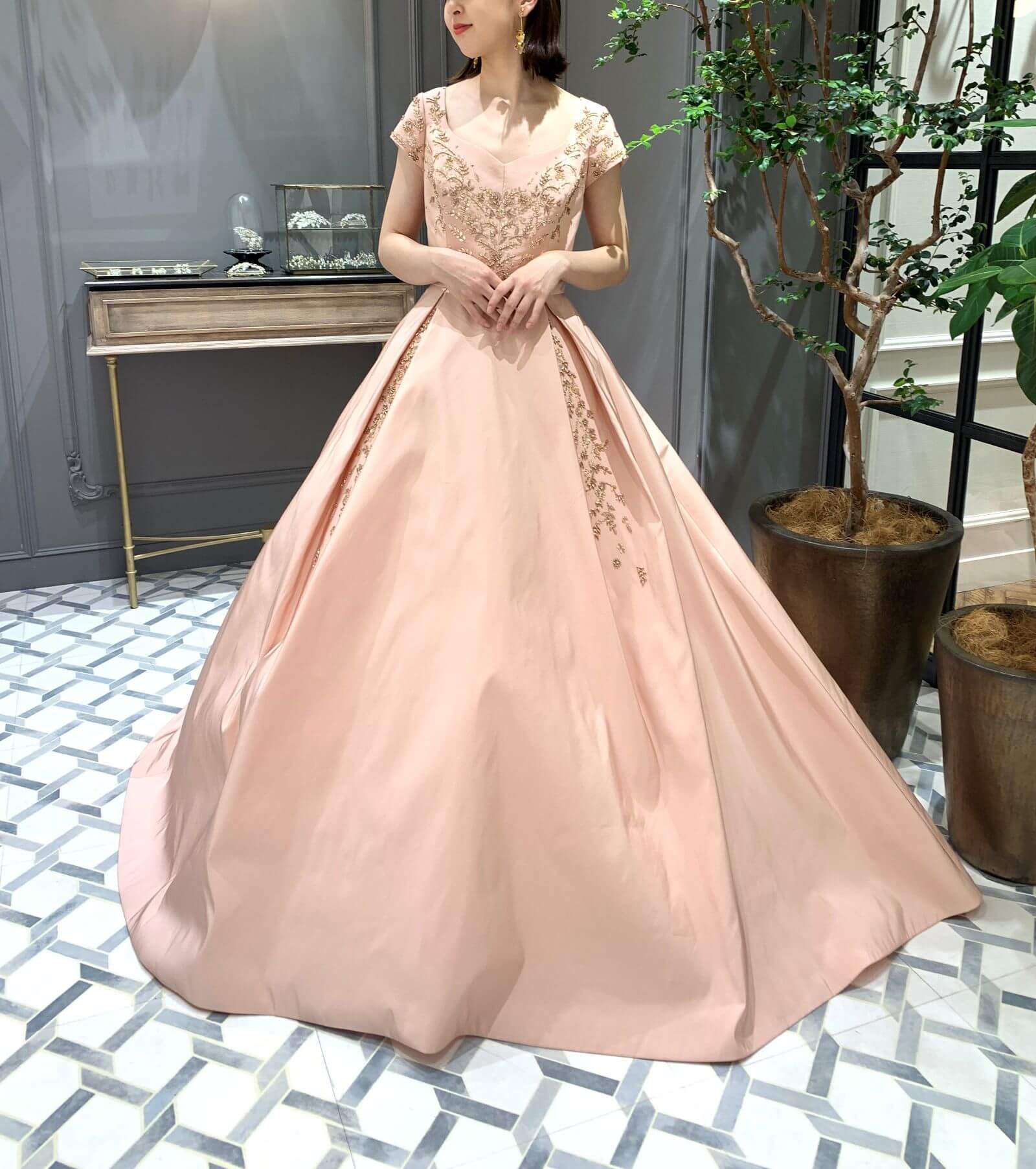 新作！KENNETH POOL(ケネスプール)ピンクベージュのカラードレス