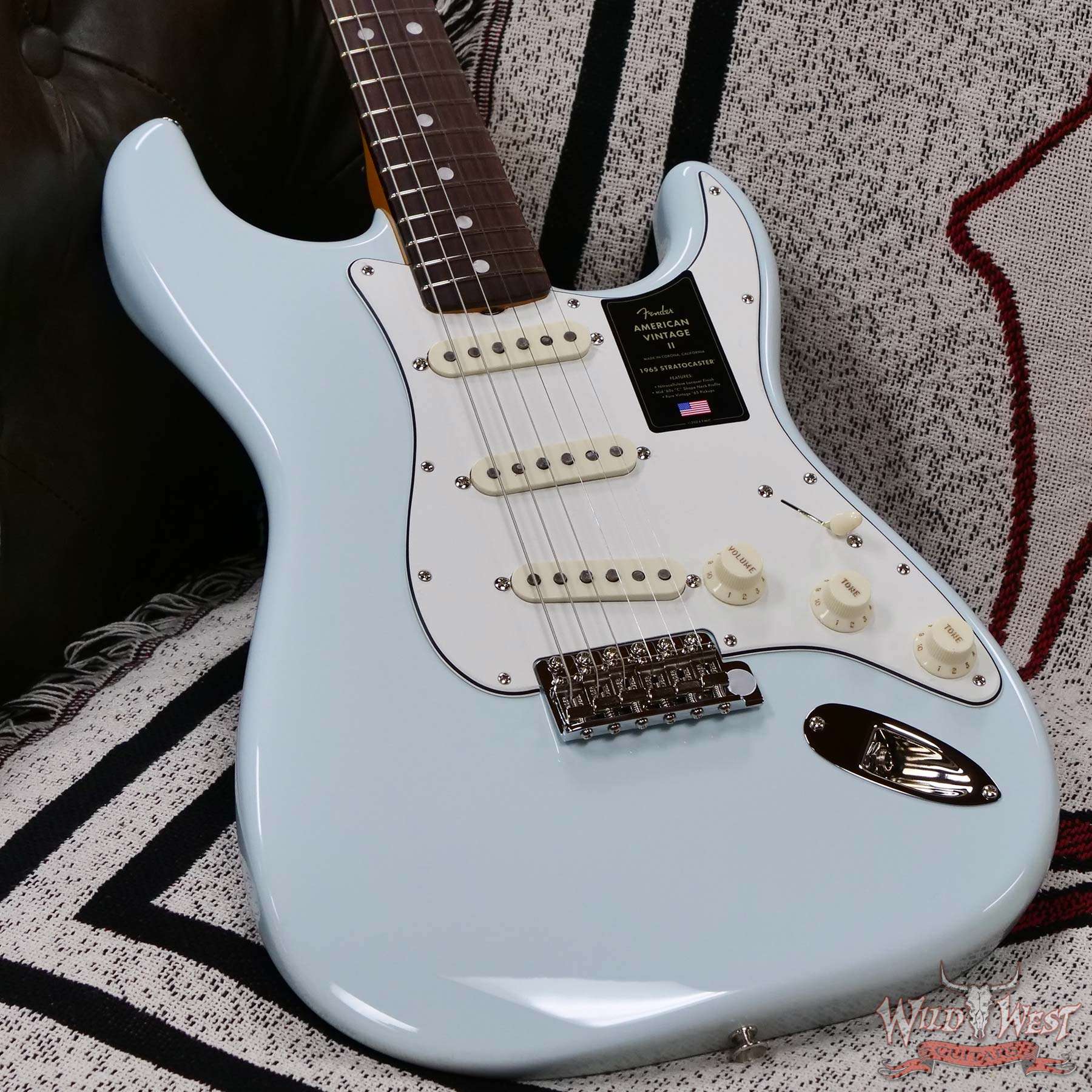 Fender American Vintage II 1965 Stratocaster Rosewood Fingerboard