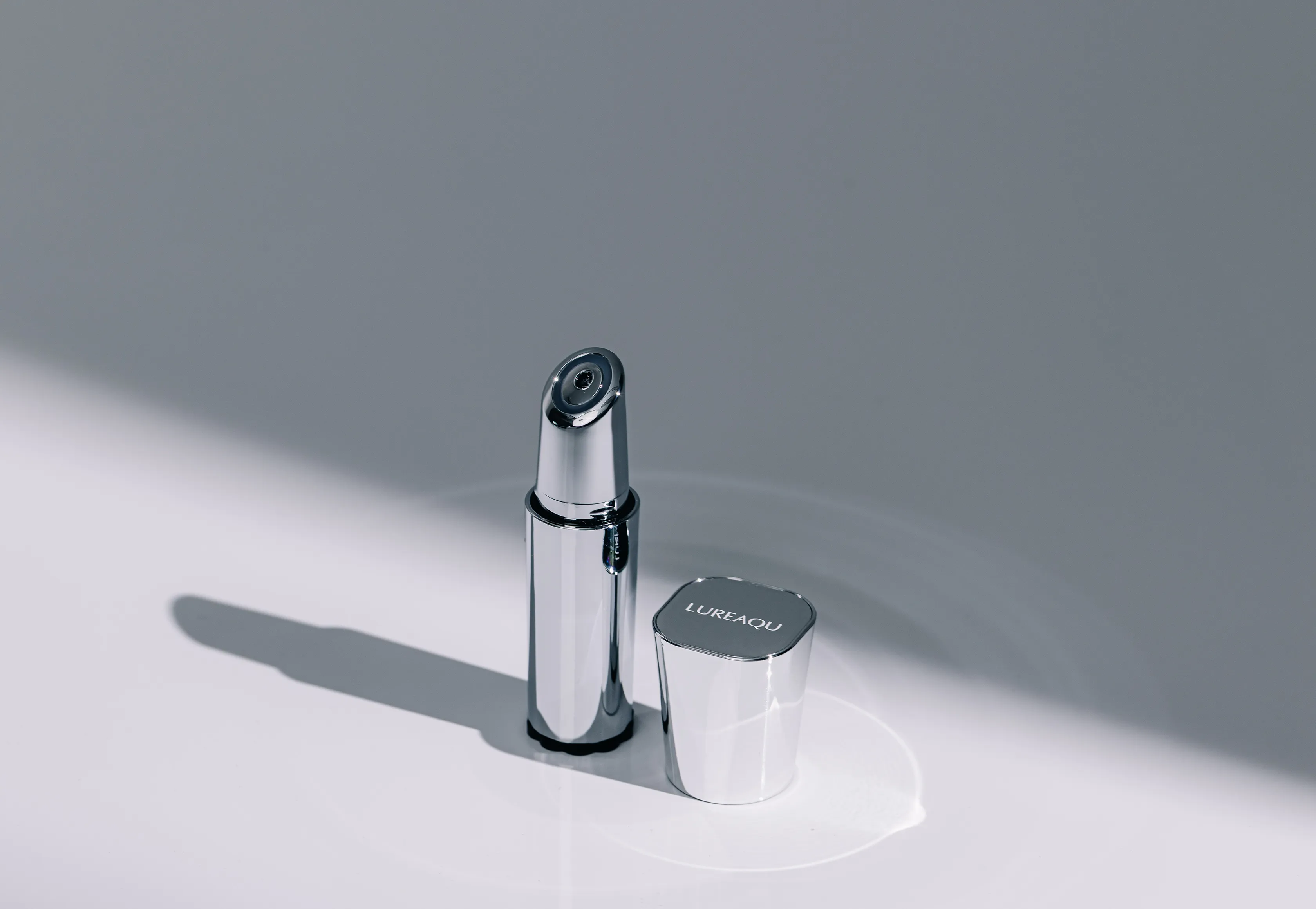 ルリーク セラムブースター｜赤色LED×高周波でエイジングサインに