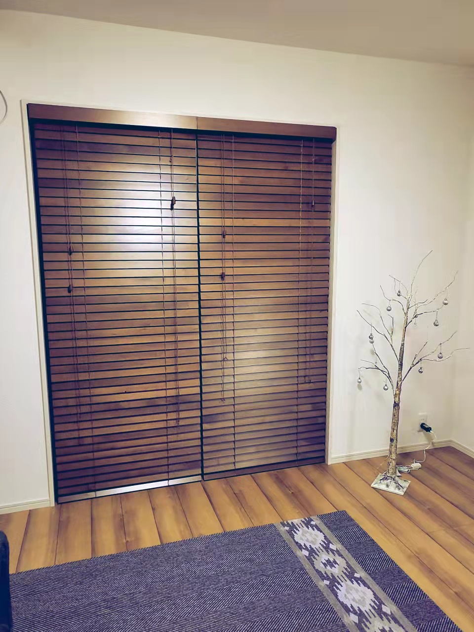 ダークブラウン｜納品事例｜woodblind.jp[木製ブラインド、ウッド