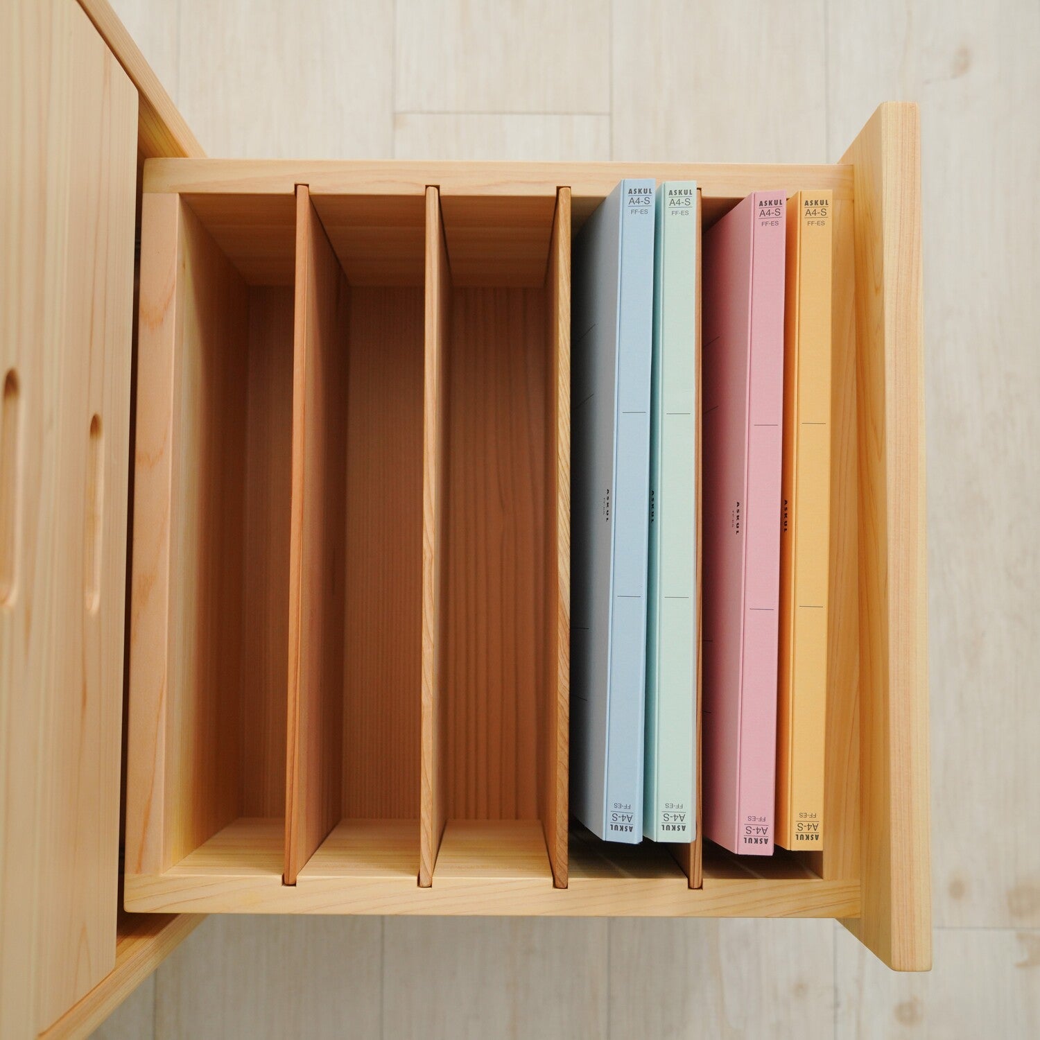 ファイルやA4サイズが入る便利な学習机専用ワゴン【学習机ワゴン