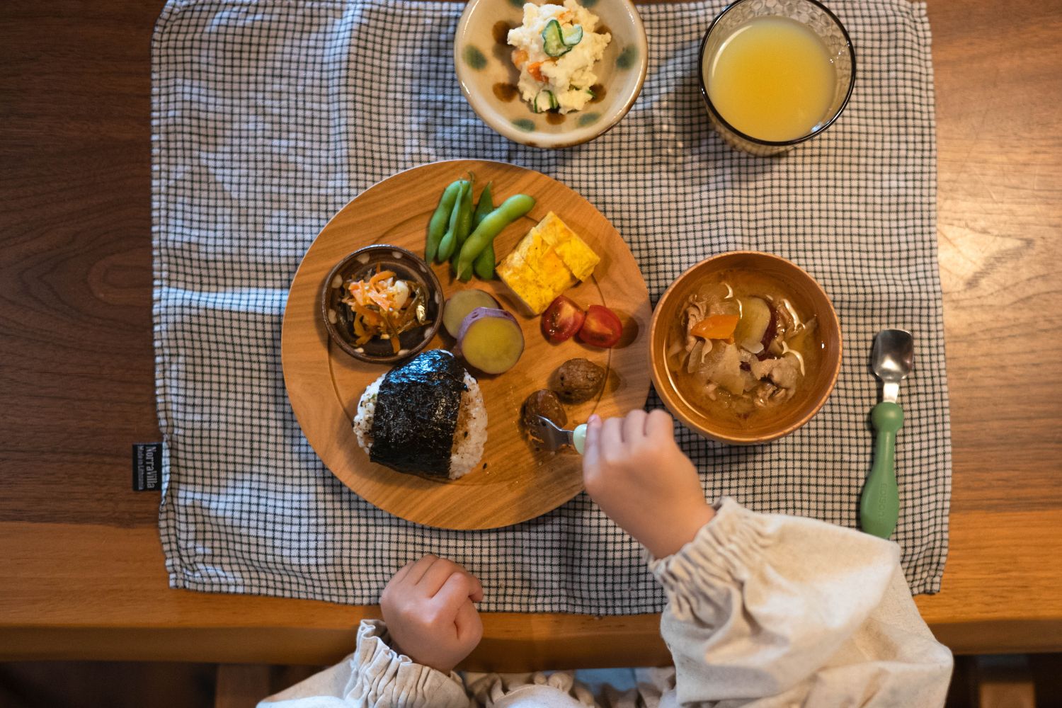 木のお皿｜薗部産業「リム付き さくら皿」〈7寸〉日本製・国産材