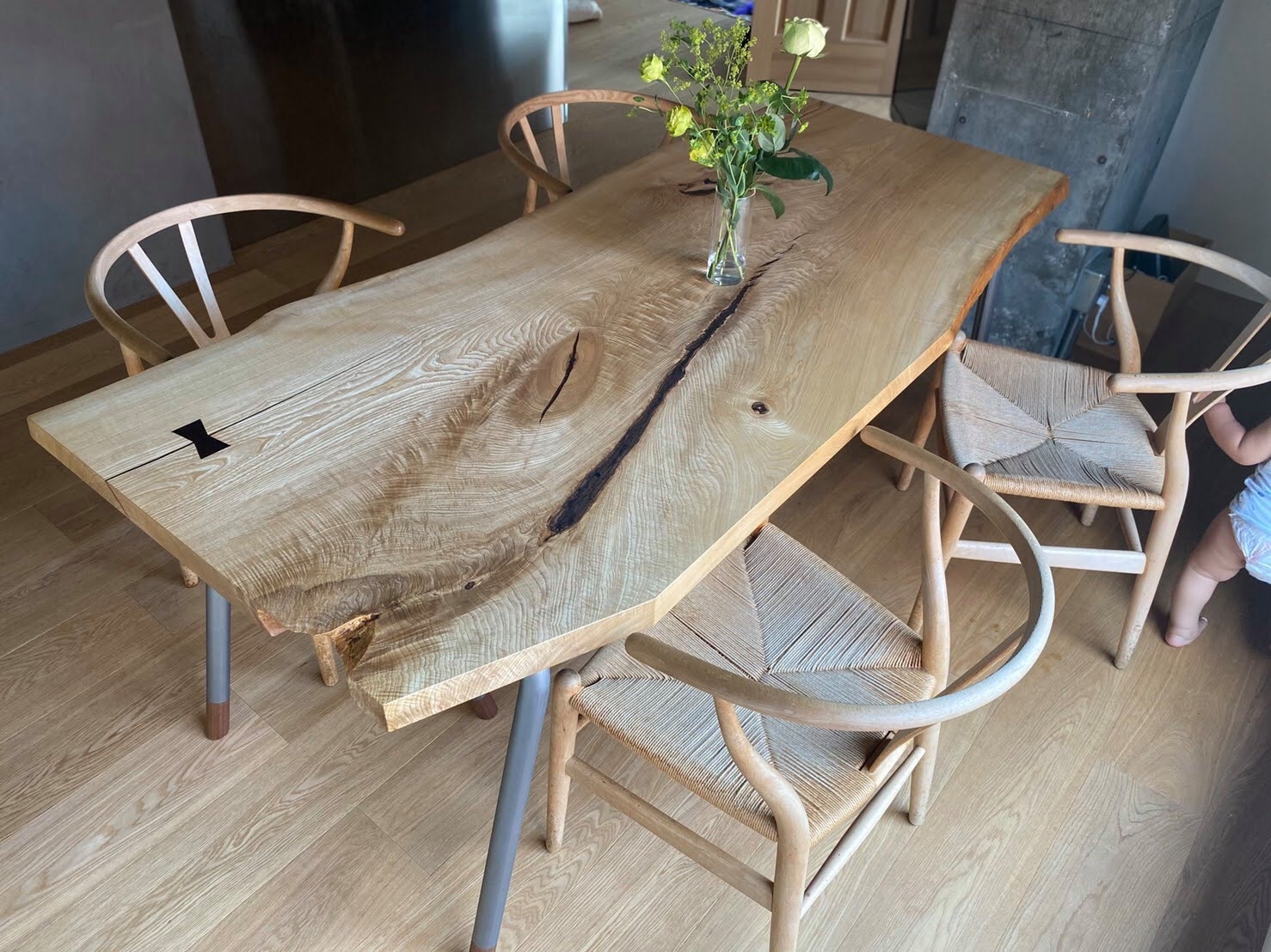 栓（せん）一枚板天板ダイニングテーブル│オーダー家具と無垢天板