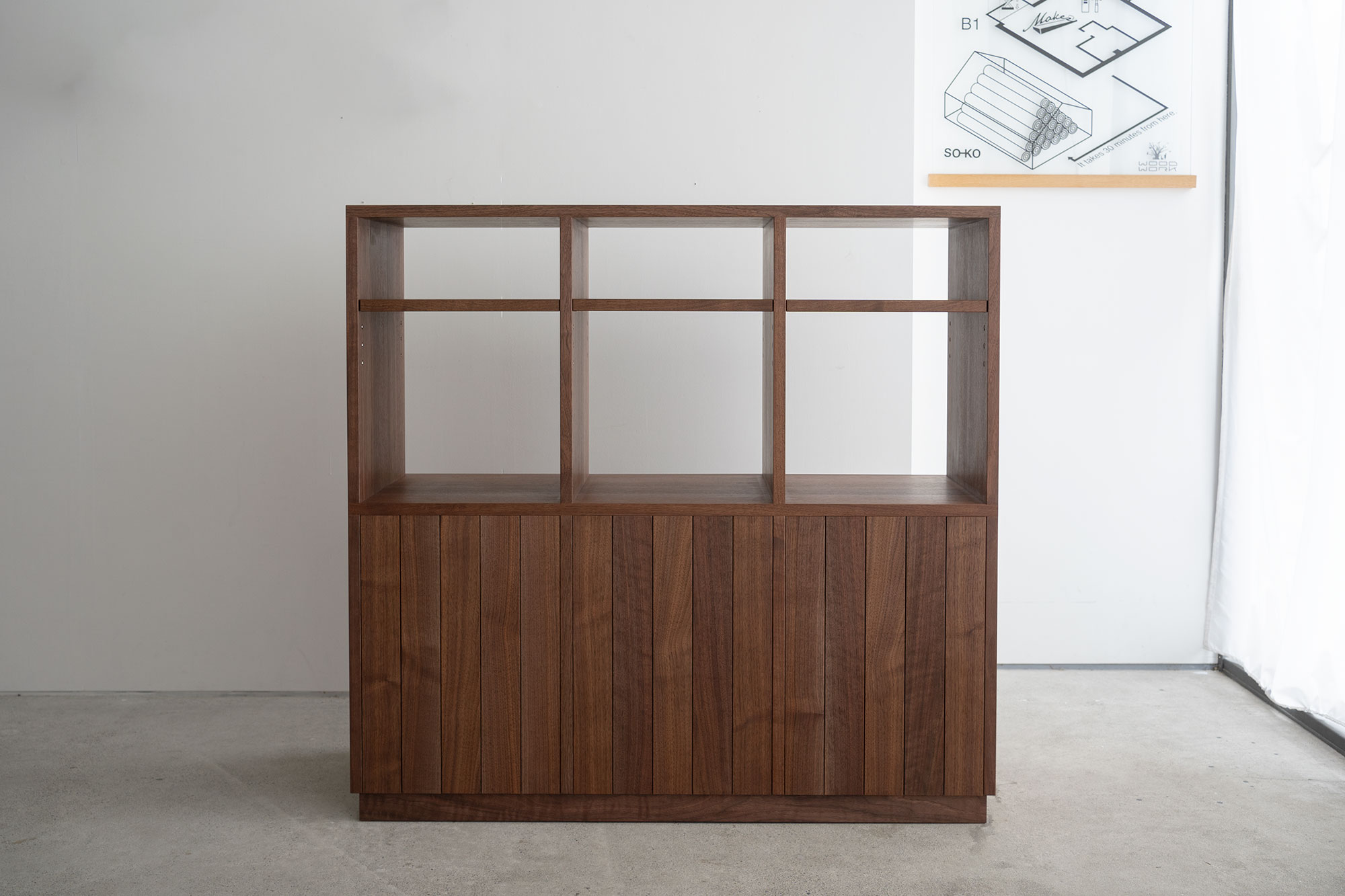 ウォールナット材でつくるオーダー家具、TANA収納棚│オーダー家具と