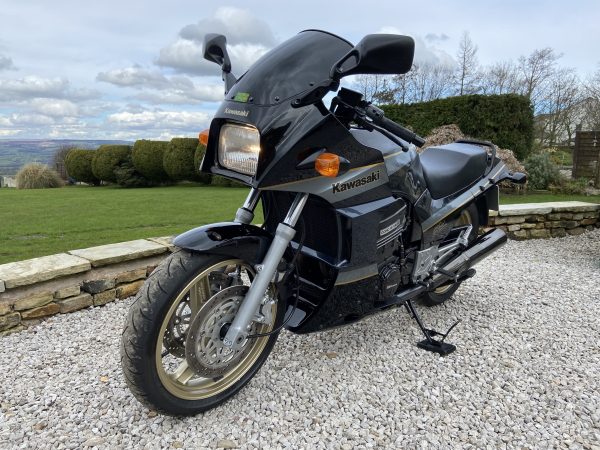 91 - H KAWASAKI GPZ900R A8 - REMARKABLE CONDITION - STUNNING