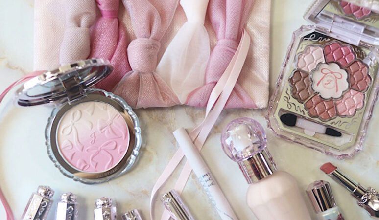 ジルスチュアートの「2025年クリスマスコフレ」全色スウォッチ！イエベ