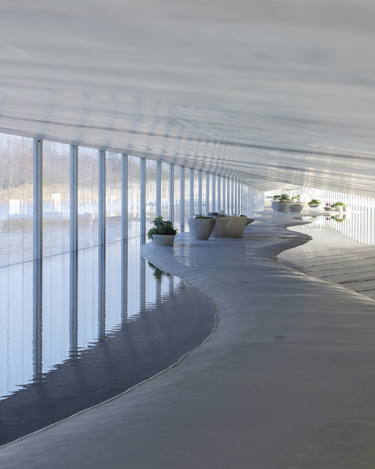 石上純也の最新作は、中国の湖に浮かぶ美術館〈Zaishui Art Museum