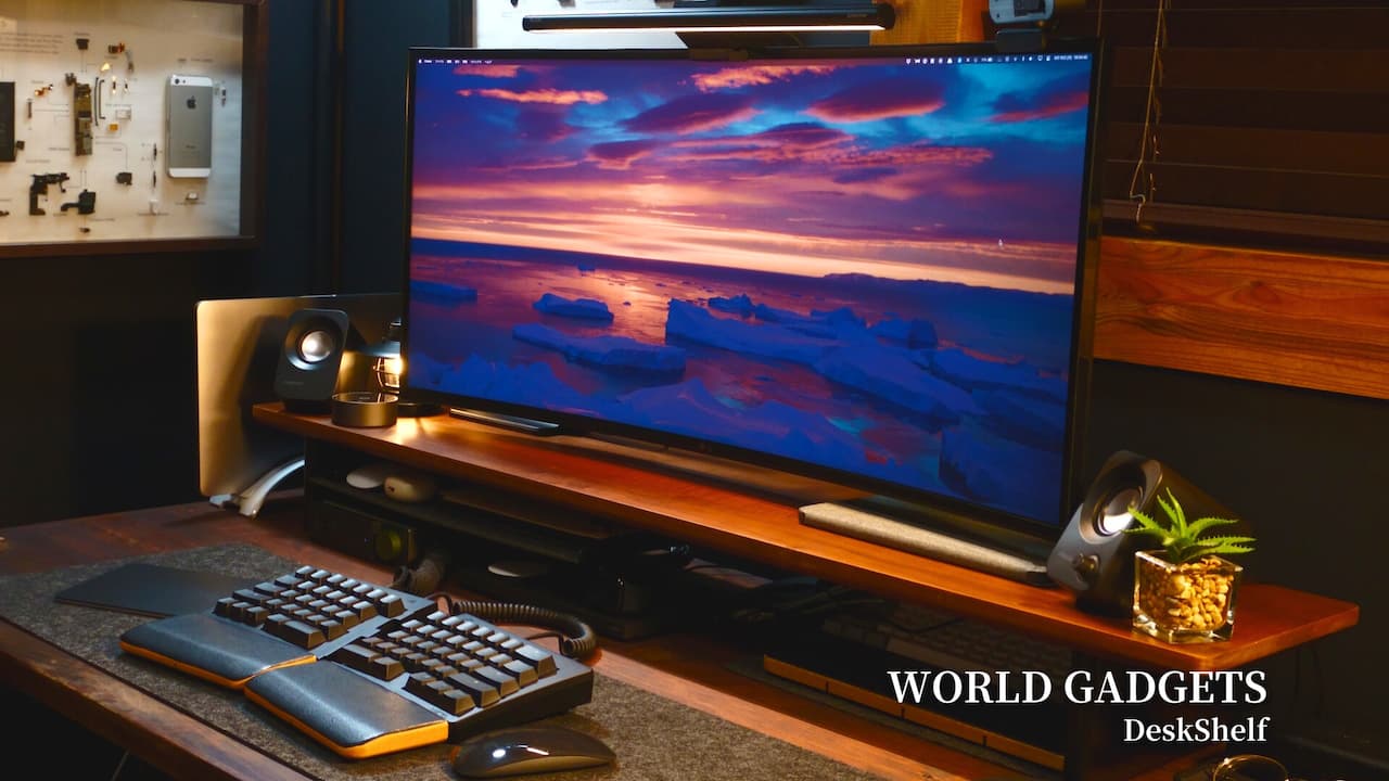 高級感ある無垢材を使った「WORLD GADGETS デスクシェルフ」が最高すぎた