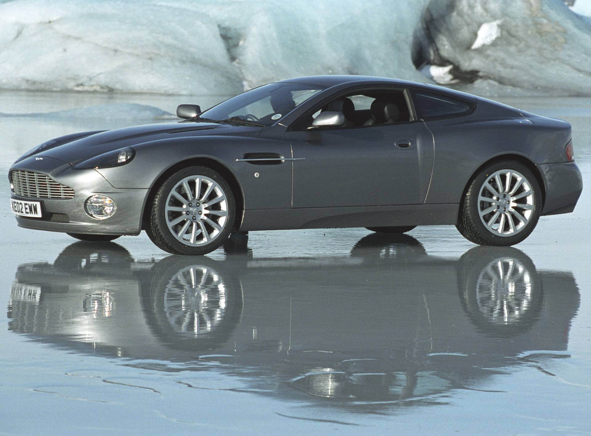 Aston Martin V12 Vanquish | James Bond 007