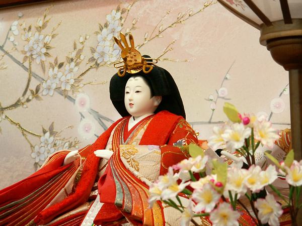 五人囃子が一緒です♪ご～にんばやしのふえたいこ～♪これでうちの