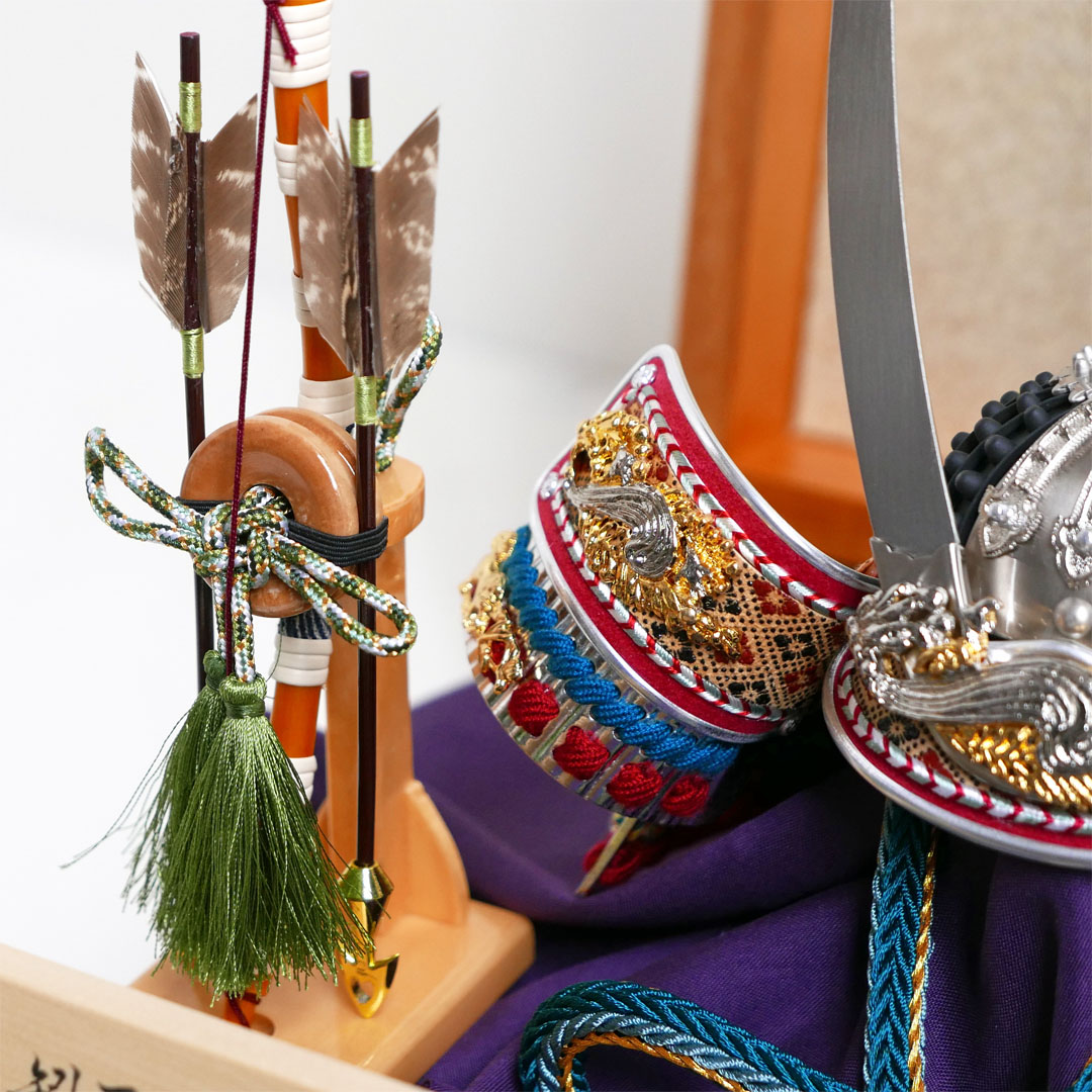 白光7号プラチナ箔押兜弓太刀宝箱収納飾りが安い 平安道斎作 五月人形