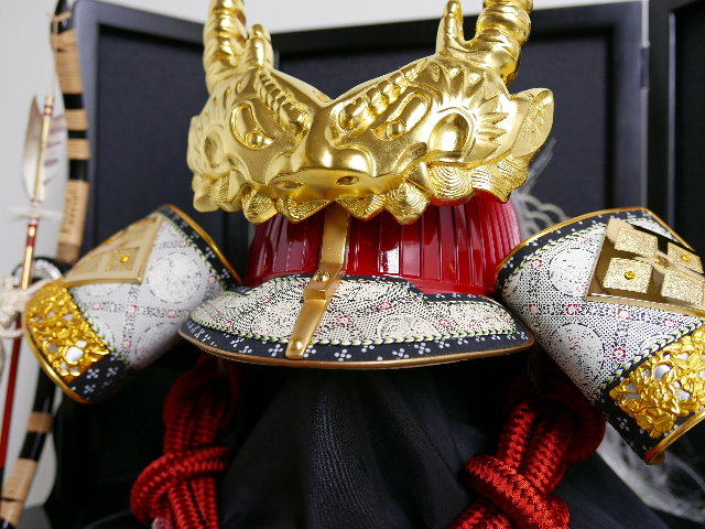 武田信玄公着用諏訪法性兜雷銀龍収納飾りが安い 五月人形～広島市の