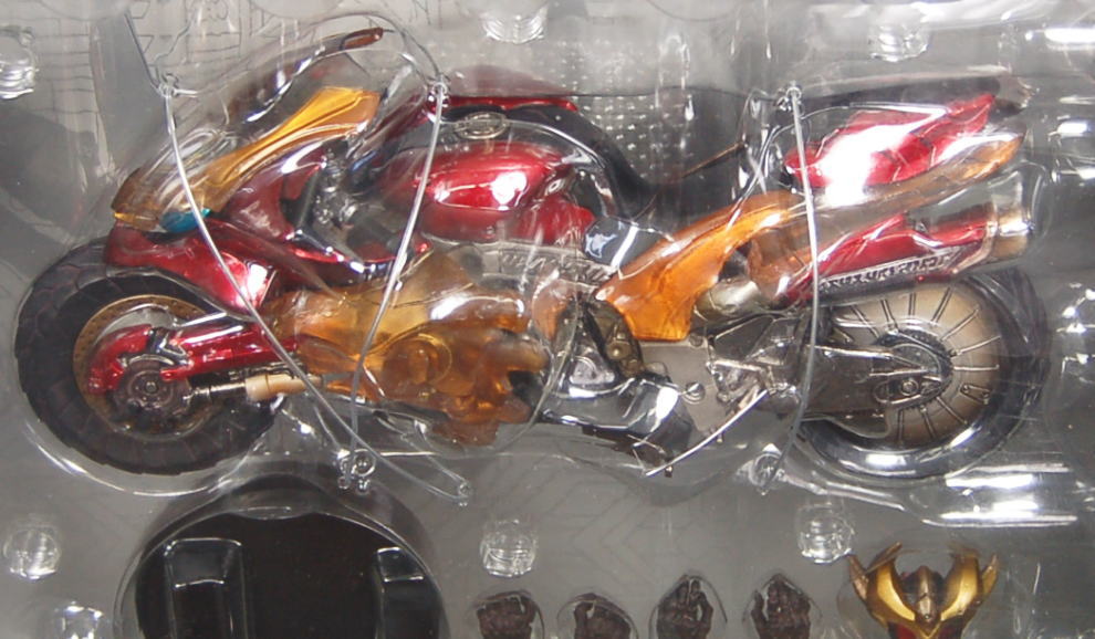 S.I.C. Vol.40 仮面ライダーアギト＆マシントルネイダー (完成品