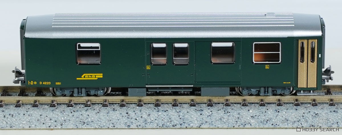 Ge6/6-I ＜レーティッシュ・クロコダイル＞ + アルプスの緑の客車 5両