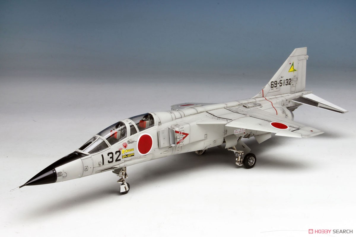 航空自衛隊 練習機 T-2 後期型 パイロットフィギュア付き (プラモデル