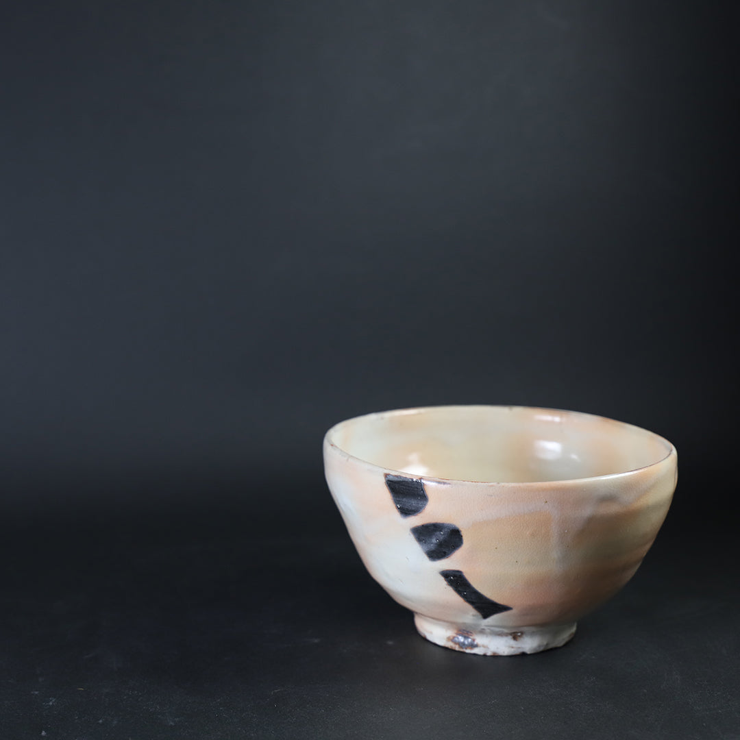 中里重利 作 唐津粉引茶盌 – ギャラリー一番館オンラインショップ