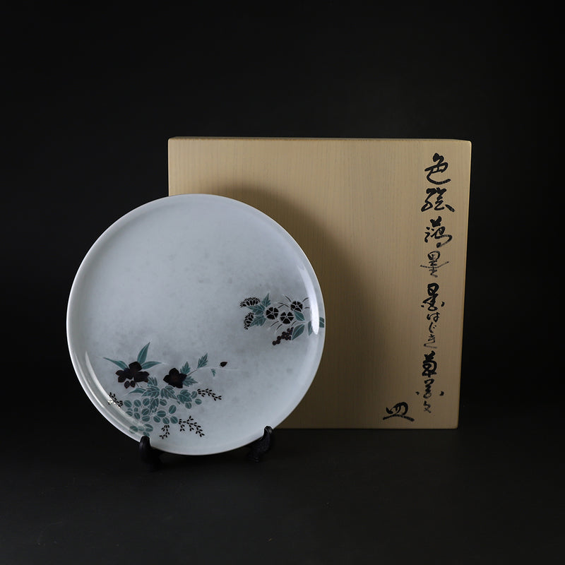 十四代今泉今右衛門 作 色絵薄墨墨はじき草花文皿 – ギャラリー一番館