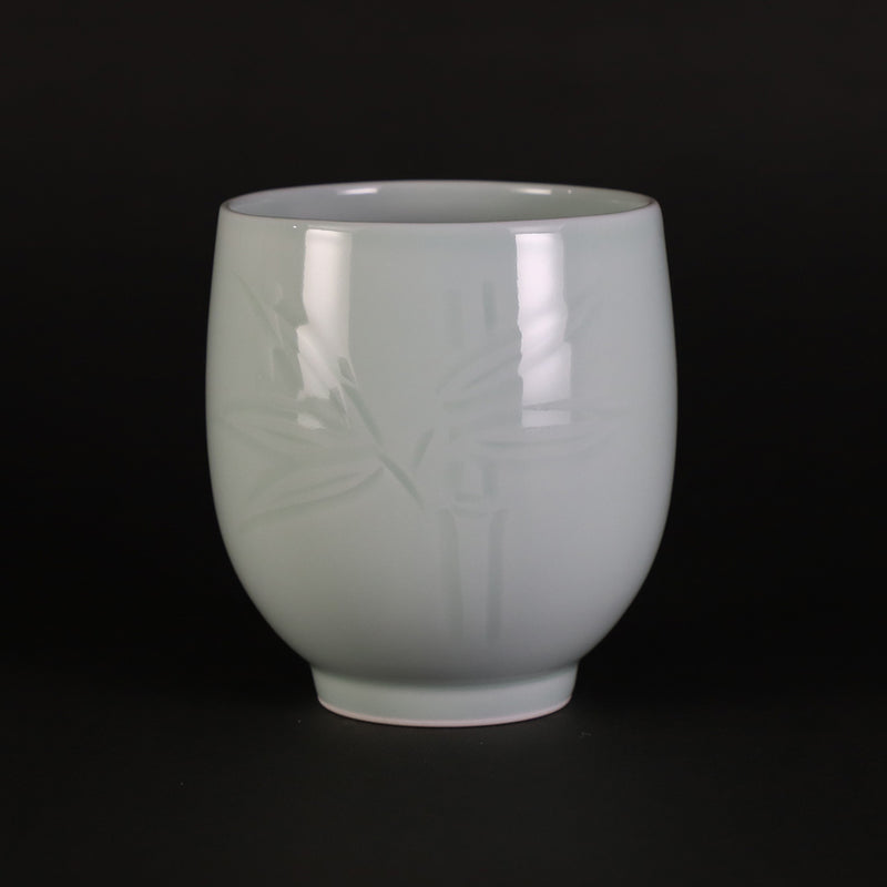 井上萬二窯 青白磁笹彫文湯呑 – ギャラリー一番館オンラインショップ