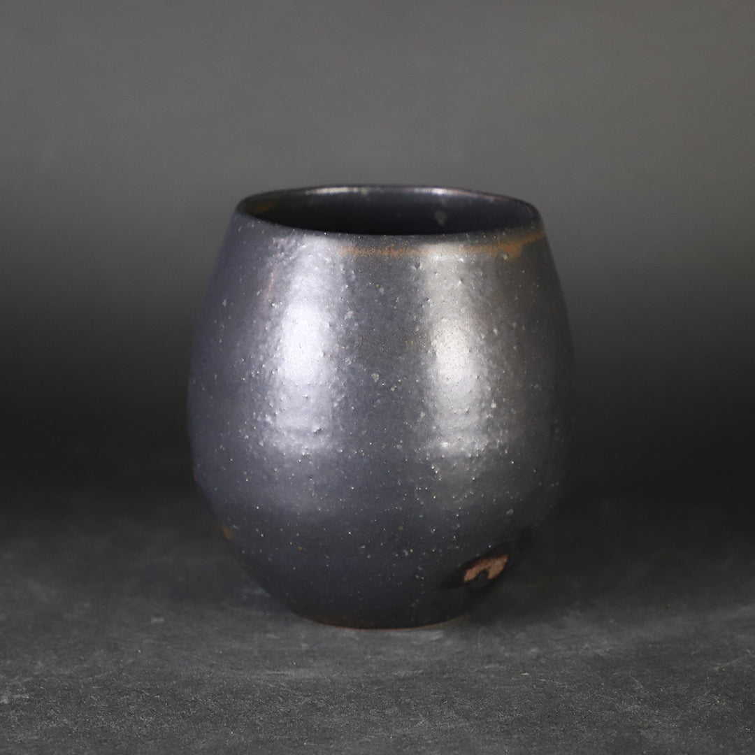 矢野直人 作 黒釉猪口 – ギャラリー一番館オンラインショップ