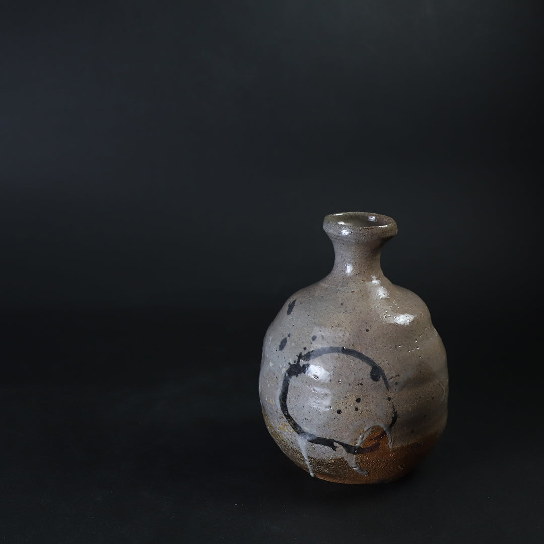 岡本作礼 作 絵唐津徳利 – ギャラリー一番館オンラインショップ