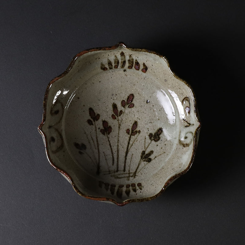 岡本修一 作 絵唐津四方草文豆皿 – ギャラリー一番館オンラインショップ