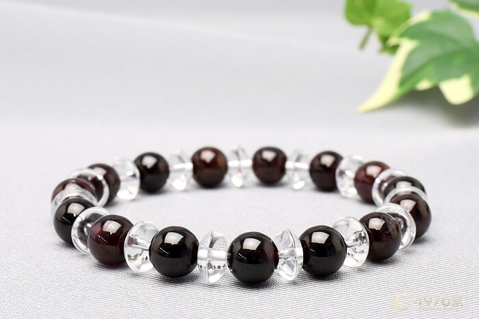 ガーネット 水晶ボタン交互 ブレスレット ｜ 天然石通販の4976堂