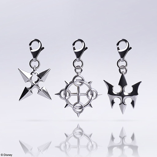 キングダム ハーツ」グッズの新商品として，シルバーのブレスレット2種