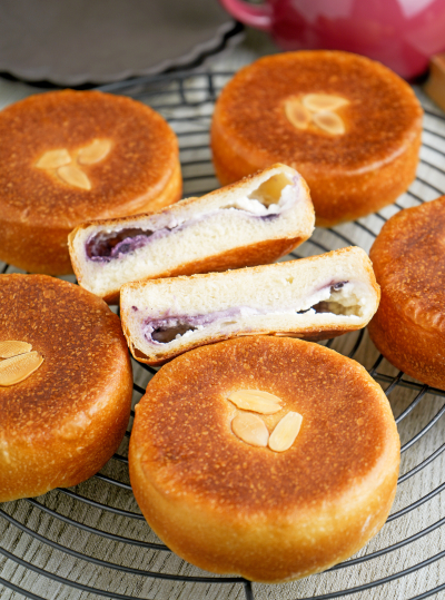 クリームチーズ&ブルーベリージャム入りこんがりパン | レシピ・作り方