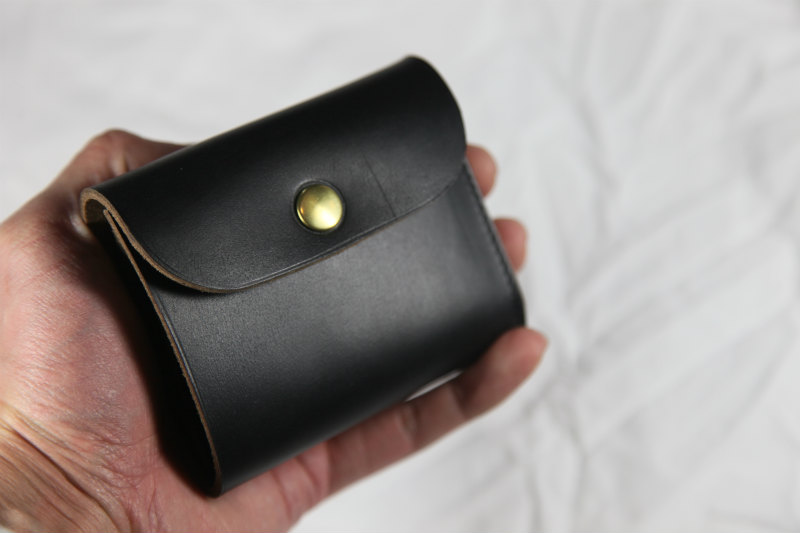 手のひらサイズのミニウォレット～クロムエクセルレザーブラック