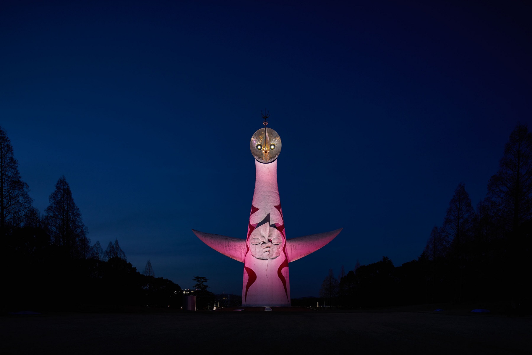 太陽の塔｜事例一覧｜カラーキネティクス・ジャパン 株式会社