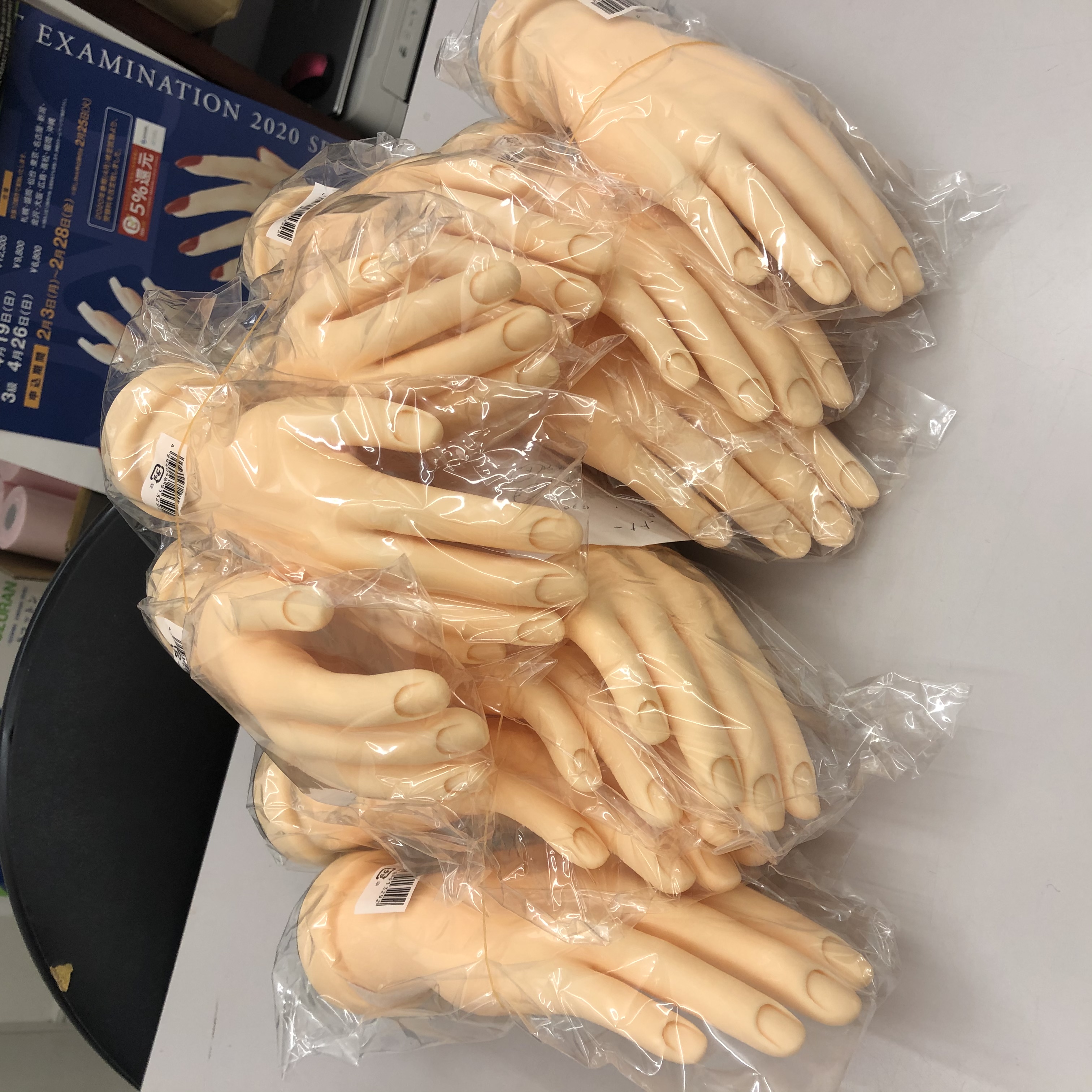 ハンドくん | ネイルサロン COLOR'S NAIL【富士市・富士宮市・三島市】