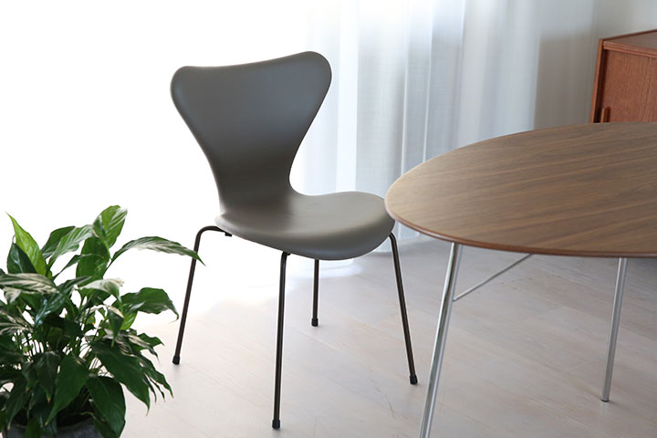 セブンチェアエッセンシャルレザーで最上級の心地よさを | インテリア