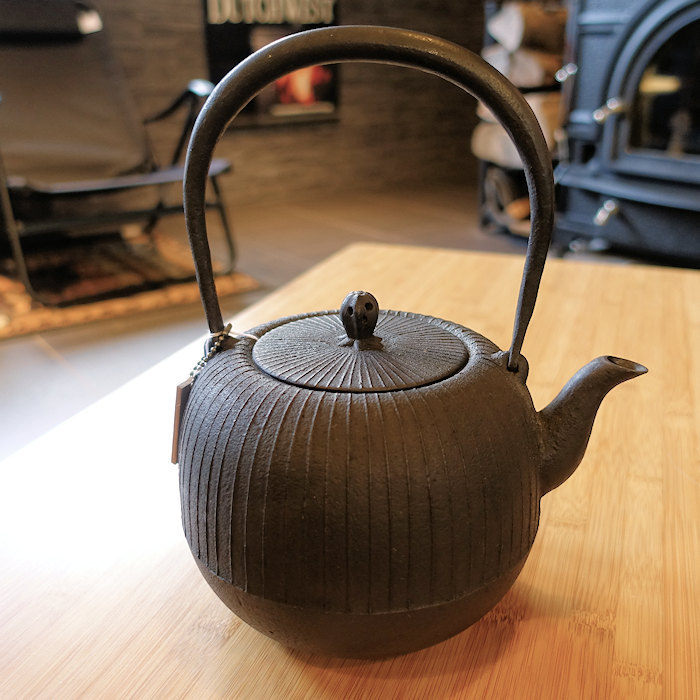 新作続々！虎山工房の鉄瓶 | COOK & DINE HAYAMA（クックアンドダイン